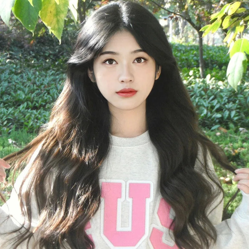 Women's long wavy wig, elegant face-shaping middle part, large curls, realistic synthetic hair full headpiece for daily wear